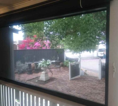 Manual-outdoor-zip-screen-blind